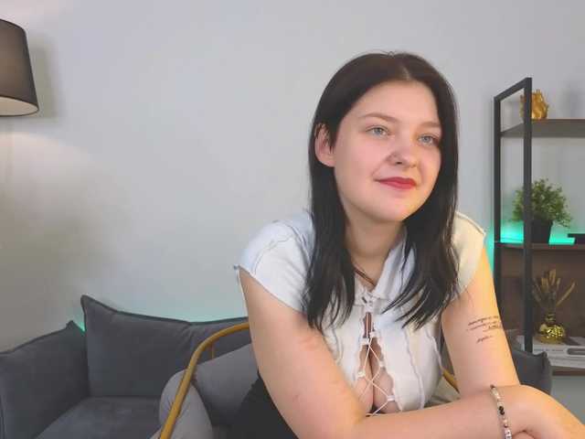 DeliaEffy's BongaCams show and profile