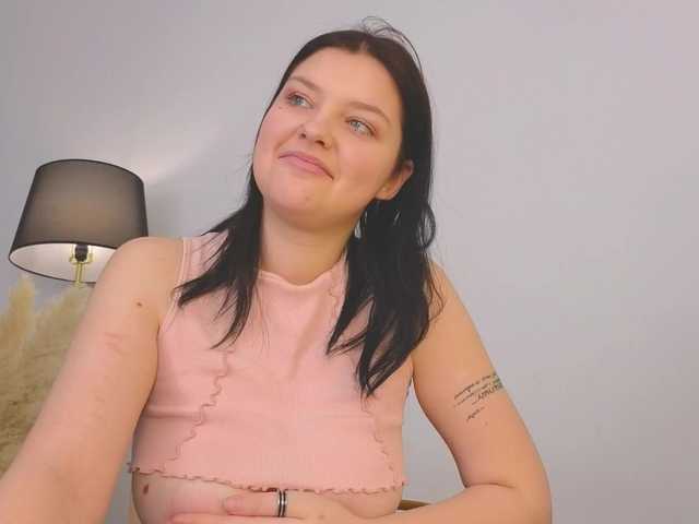 DeliaEffy webcam stream