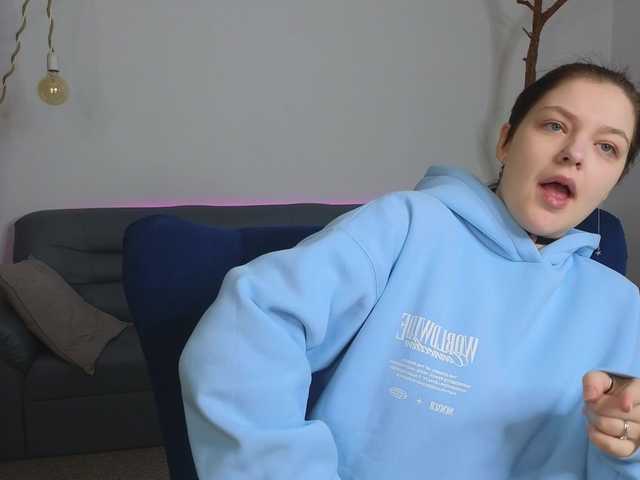 DeliaEffy's BongaCams show and profile