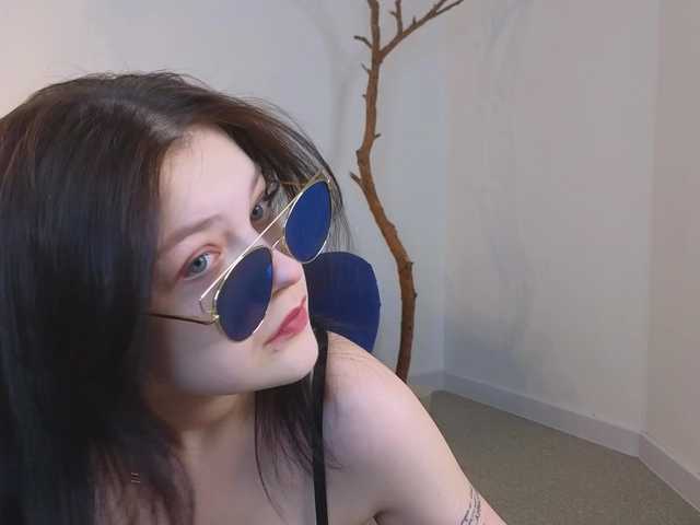 DeliaEffy's BongaCams show and profile