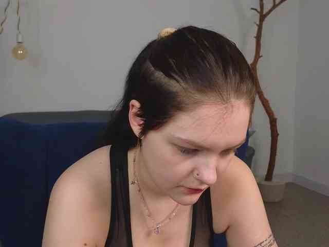 DeliaEffy Live Webcam on BongaCams