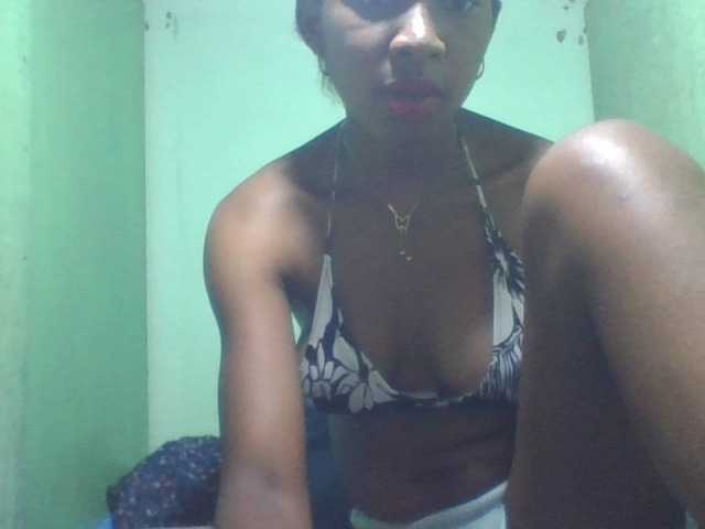 Raissa-Suan free chat on liveonude