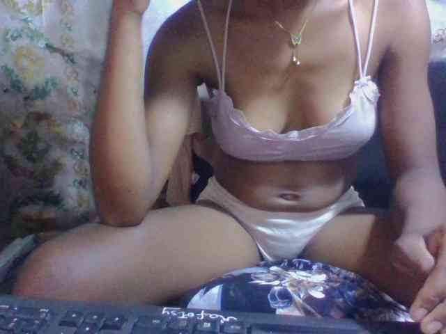 Raissa-Suan webcam