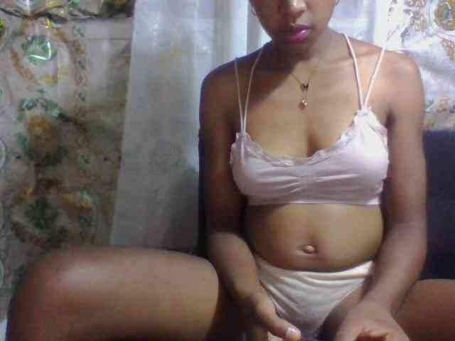 Raissa-Suan webcam