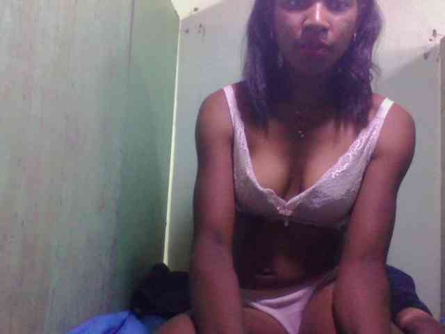 Raissa-Suan webcam