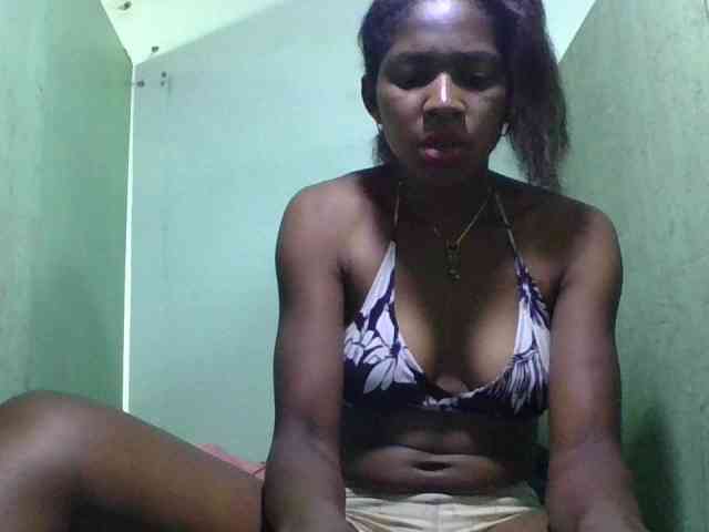 Raissa-Suan webcam