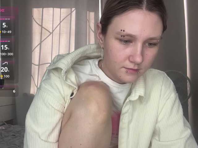 le modèle CharitySimas est en webcam porno dans un show sur le site bongacams, il possède les tags suivants: White/Caucasian,Blonde,Shaved