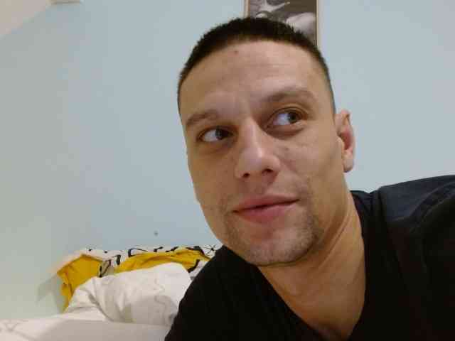 Alex12-22 Live Webcam on BongaCams