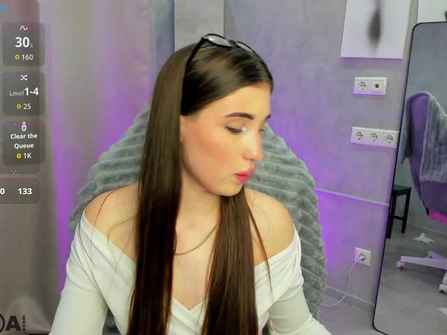 Emily-Lews's BongaCams show and profile