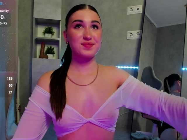 Emily-Lews's BongaCams show and profile