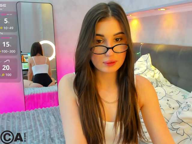 Emily-Lews's BongaCams show and profile