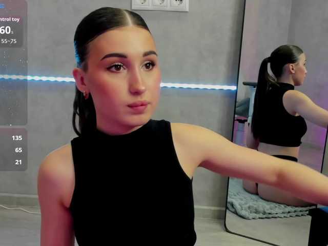 Emily-Lews's BongaCams show and profile