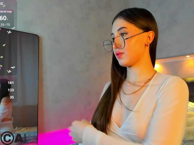 Emily-Lews's BongaCams show and profile