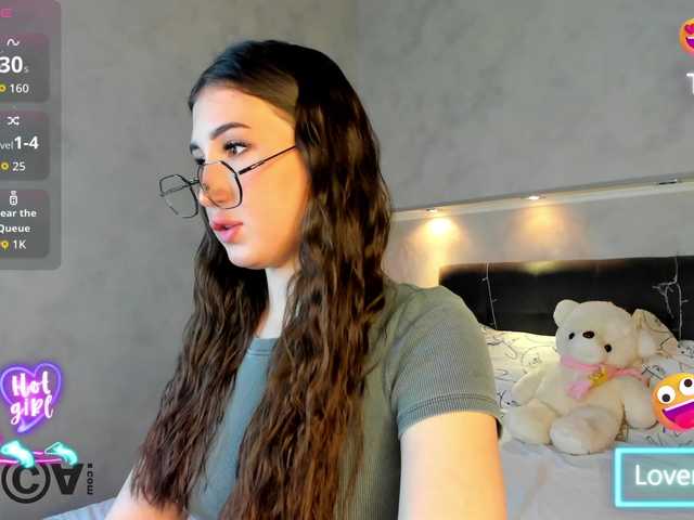 Emily-Lews's BongaCams show and profile