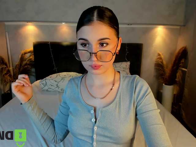 Emily-Lews's BongaCams show and profile