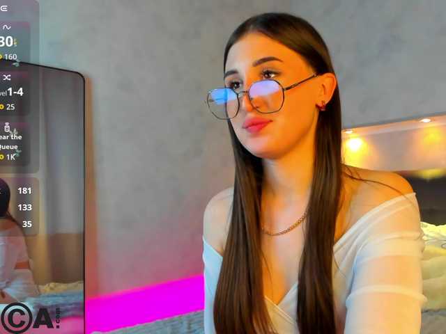 Emily-Lews's BongaCams show and profile