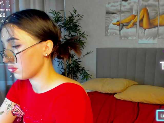 Emily-Lews's BongaCams show and profile