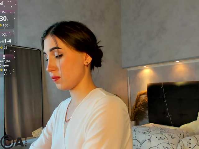 Emily-Lews's BongaCams show and profile