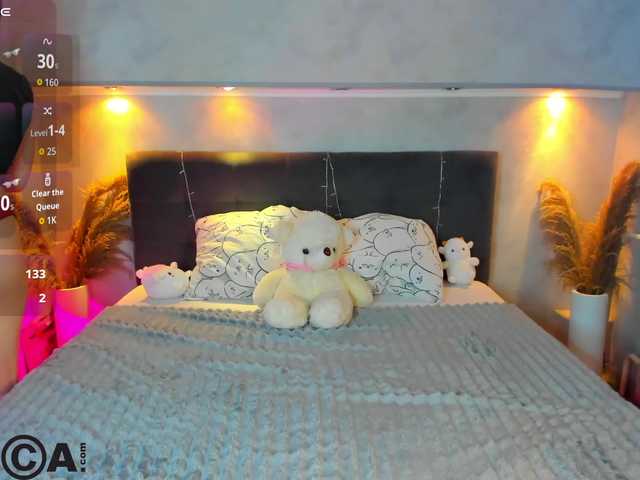 Emily-Lews's BongaCams show and profile