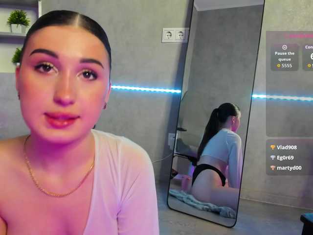 Emily-Lews's BongaCams show and profile
