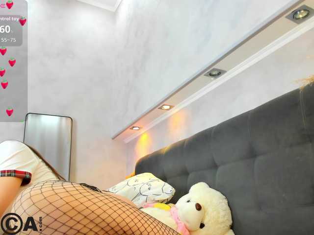 Emily-Lews's BongaCams show and profile