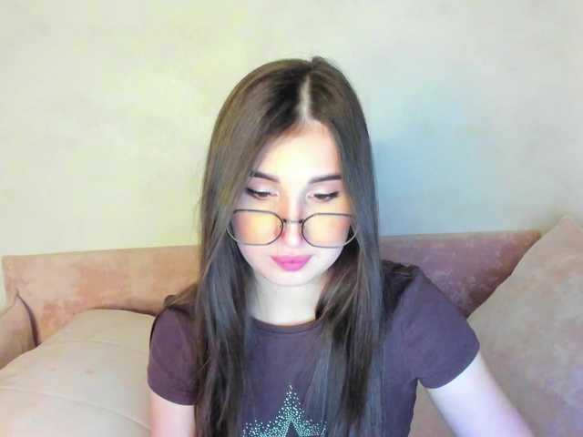 Emily-Lews's BongaCams show and profile