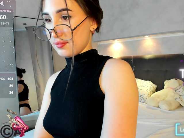Emily-Lews's BongaCams show and profile