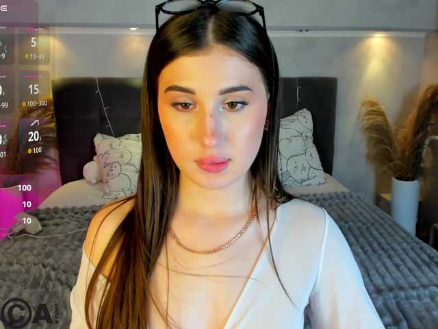 Emily-Lews's BongaCams show and profile