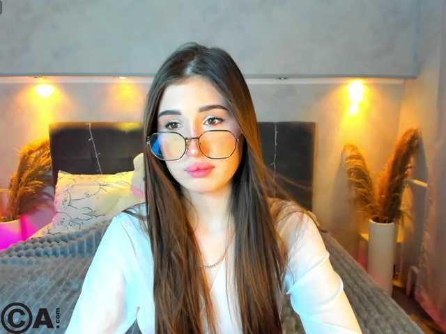 Emily-Lews's BongaCams show and profile