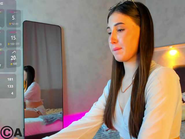 Emily-Lews's BongaCams show and profile