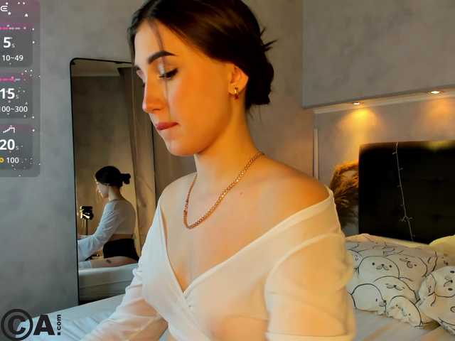 Emily-Lews's BongaCams show and profile