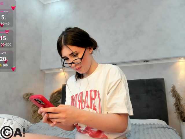 Emily-Lews's BongaCams show and profile