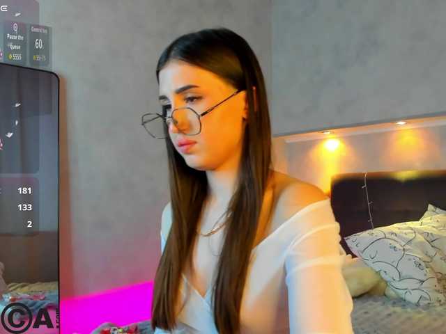 Emily-Lews's BongaCams show and profile