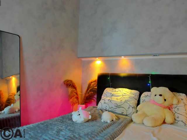 Emily-Lews's BongaCams show and profile