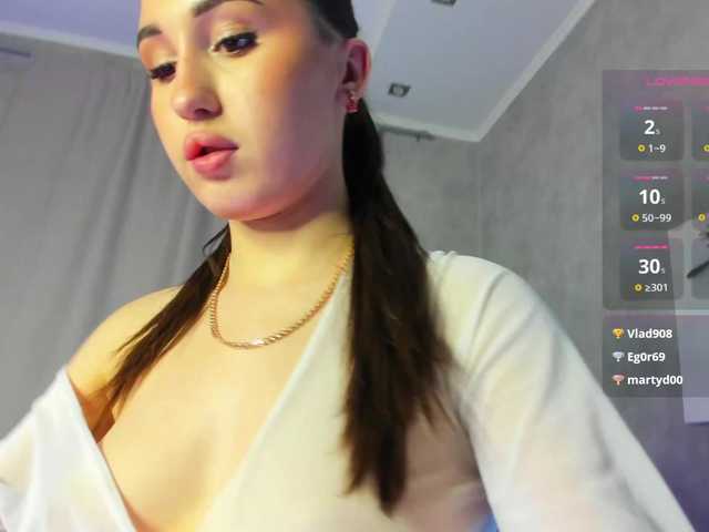 Emily-Lews's BongaCams show and profile