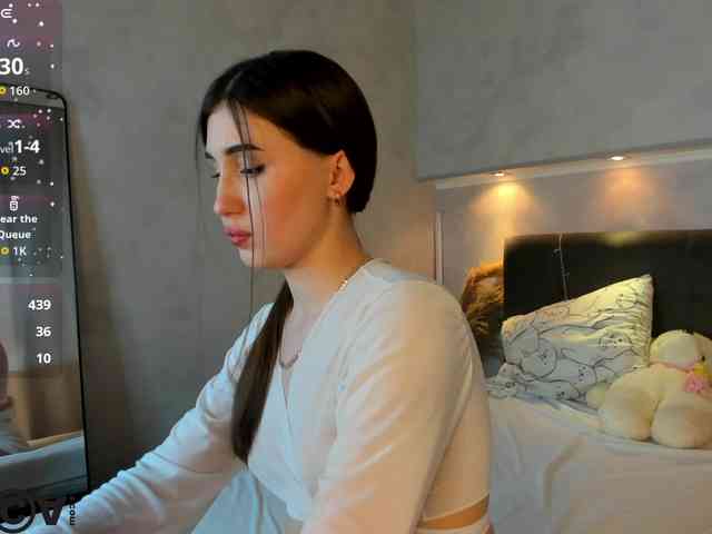 Emily-Lews Emily-Lews