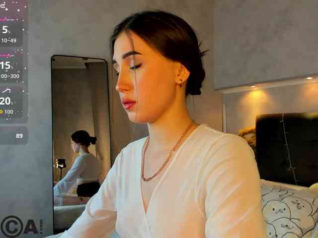 Emily-Lews Emily-Lews