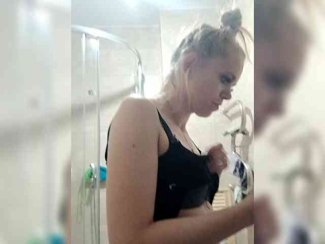 AstahichAlena webcam