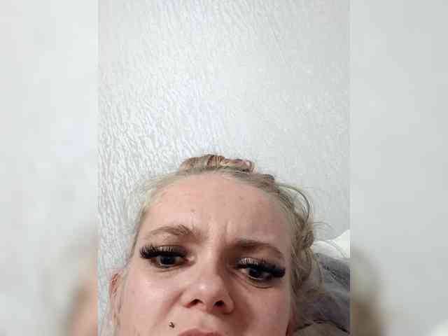 AstahichAlena webcam