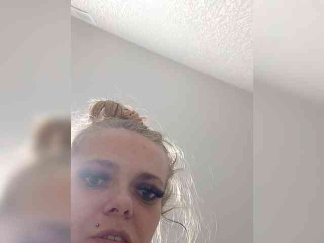 AstahichAlena webcam