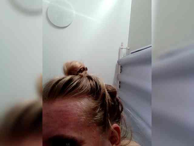 AstahichAlena webcam