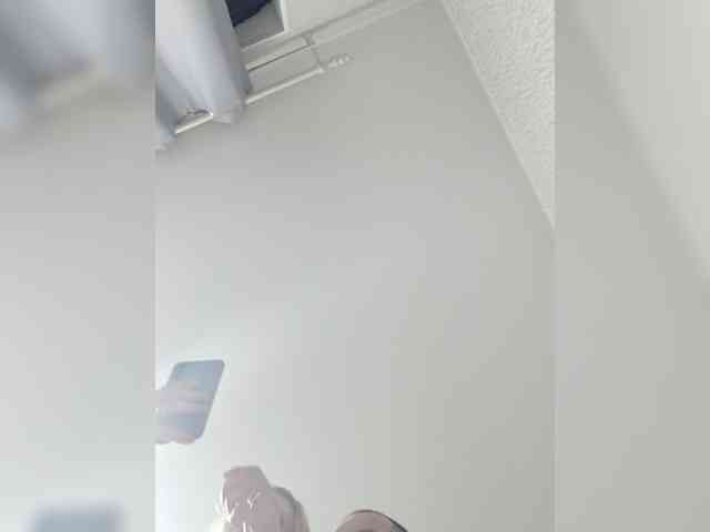 AstahichAlena webcam