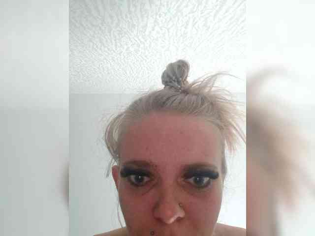 AstahichAlena webcam