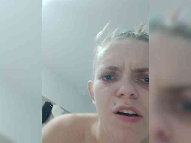 AstahichAlena webcam