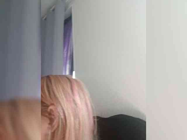 AstahichAlena webcam