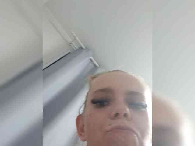 AstahichAlena webcam