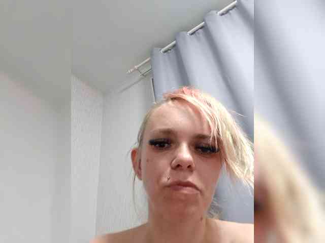 AstahichAlena webcam