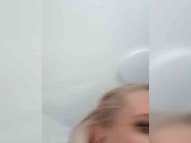 AstahichAlena webcam