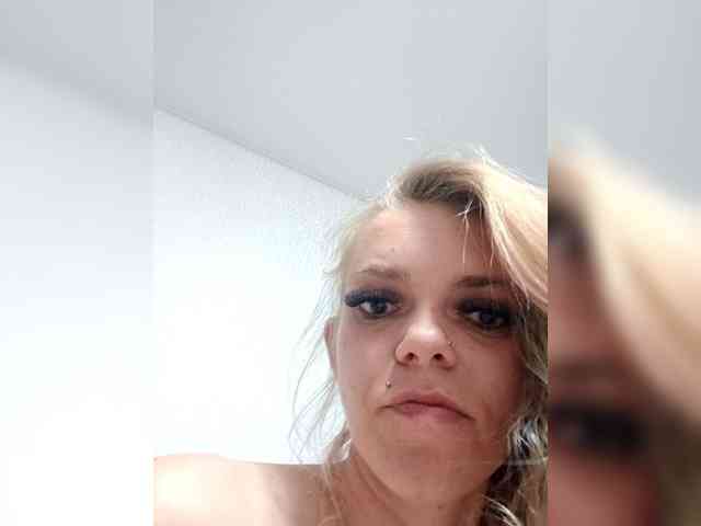 AstahichAlena webcam