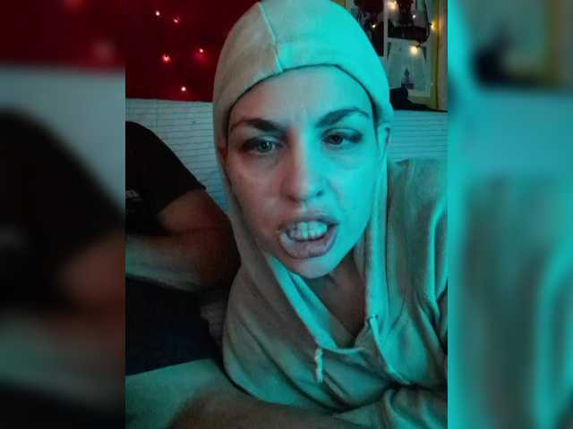 Live with Evilynajoliexxx on FliCam